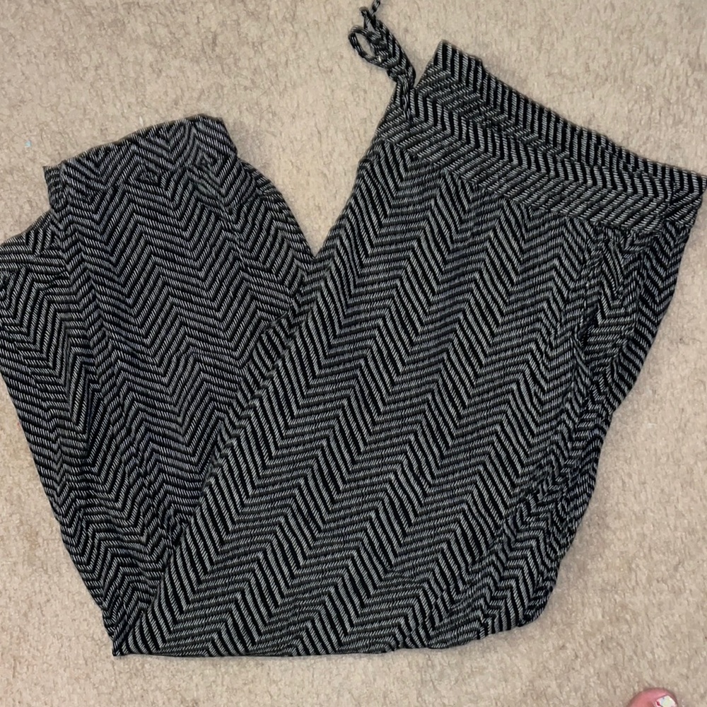 Black and white jogger pant